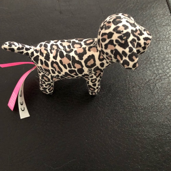 Pink VS Leopard 🐆 - Picture 3 of 4